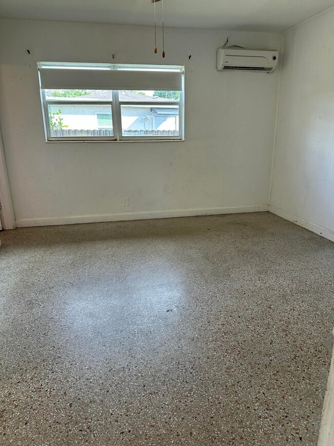 Building Photo - 1091 SW 51st Ave