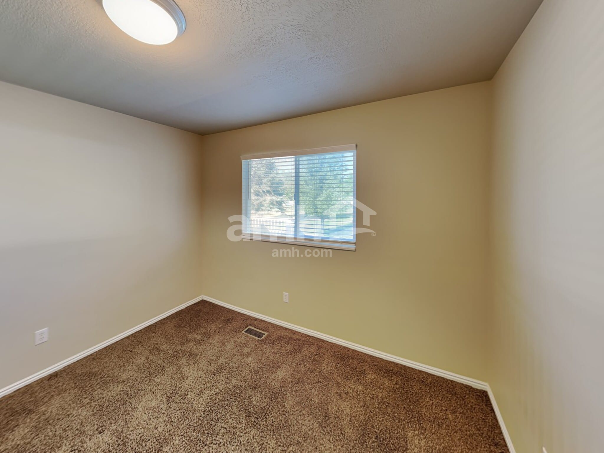Building Photo - 747 N 600 W