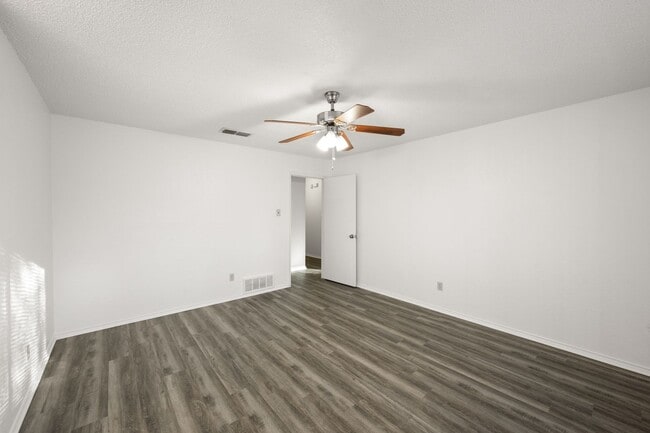 Building Photo - 7509 Echo Hill Dr