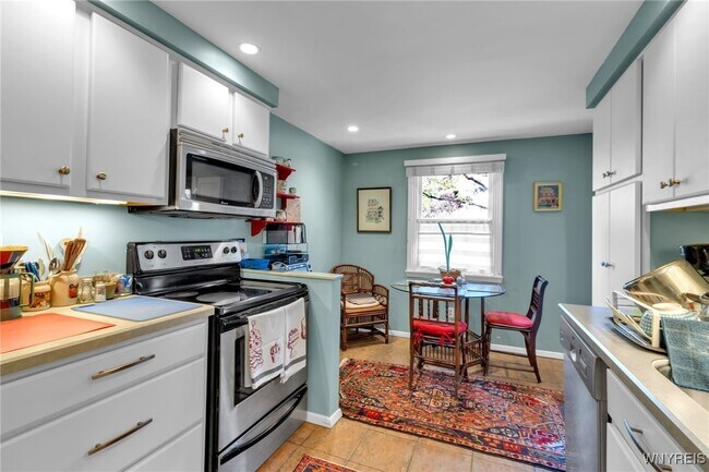 Building Photo - 666 W Ferry St