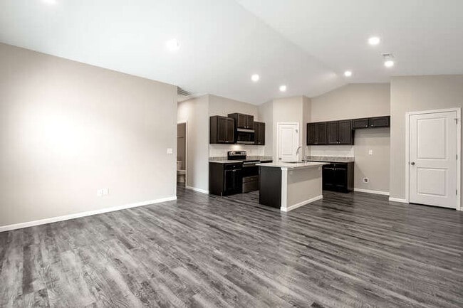 Building Photo - 1333 Azena St