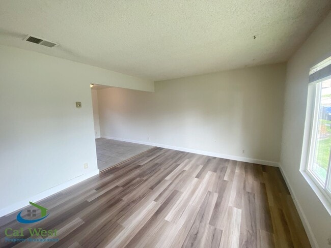 Building Photo - $3095-Updated Two Story Town Home in Bloss...