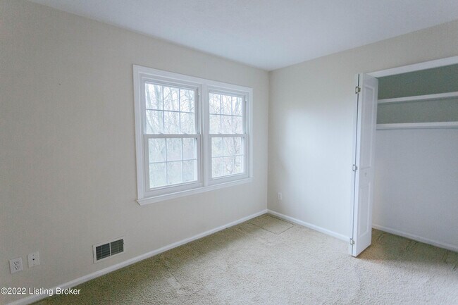Building Photo - 2417 Ashwood Dr