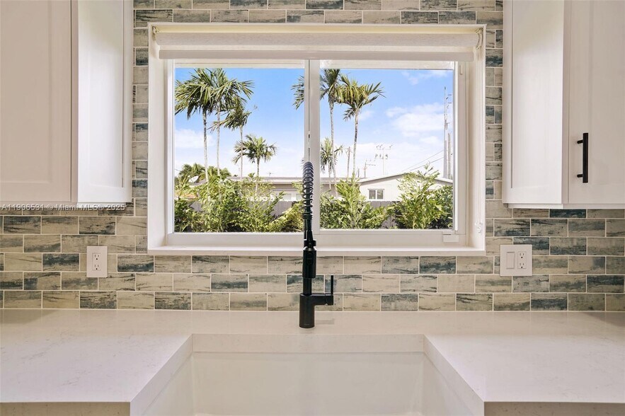 Building Photo - 6701 SW 49th Ter