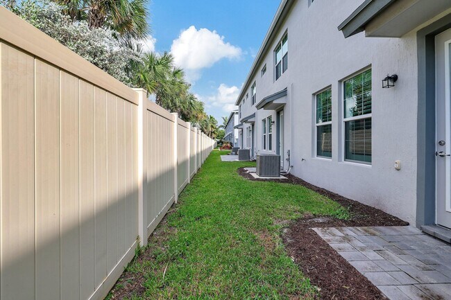 Building Photo - 1807 SE Ocean Cove Way