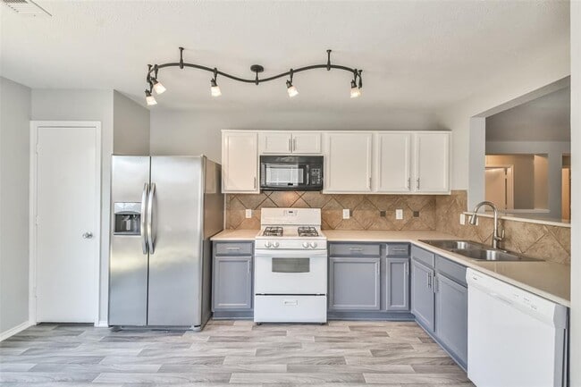 Building Photo - 15515 Echo Stable Ln