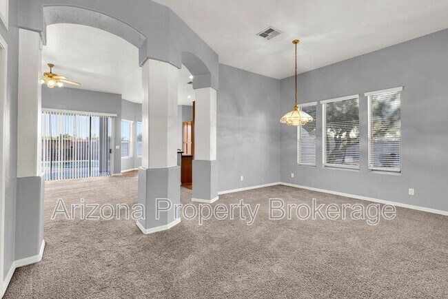Building Photo - 1988 E Divot Dr
