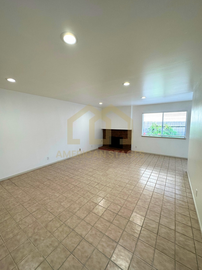 Building Photo - 309 S R St