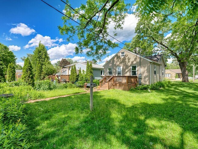 Building Photo - 6016 3rd Ave S