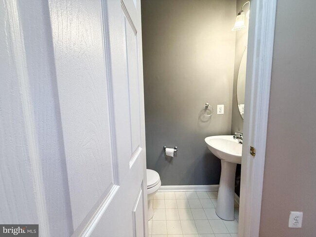 Building Photo - 204 Langley Ct