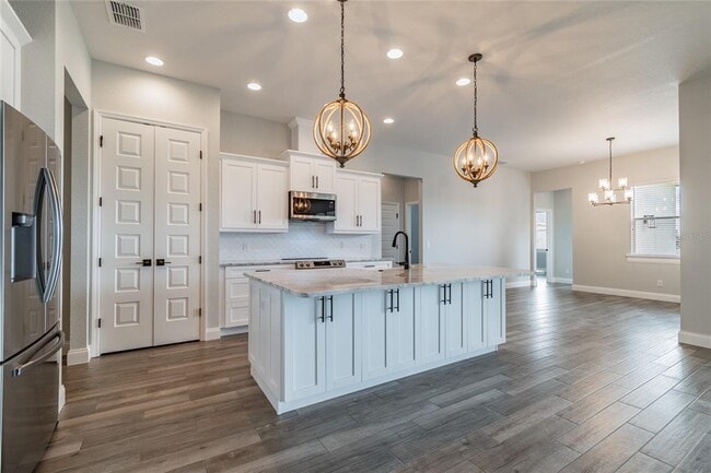 Building Photo - 6753 Bentridge Dr