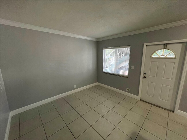 Building Photo - 1311 NE 18th St