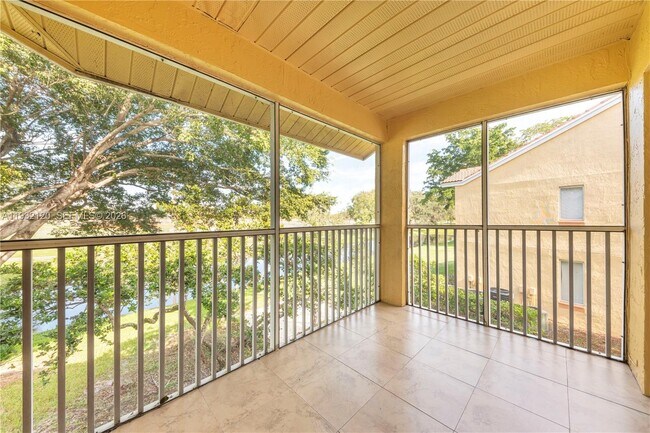 Building Photo - 1155 Coral Club Dr