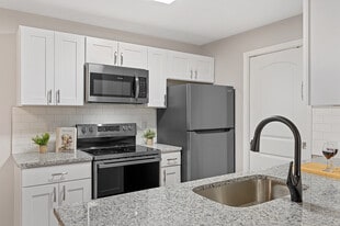 Beautifully Renovated Kitchens - Bridgewater Crossing