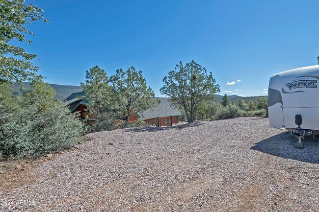 Building Photo - 6823 Fara Dr