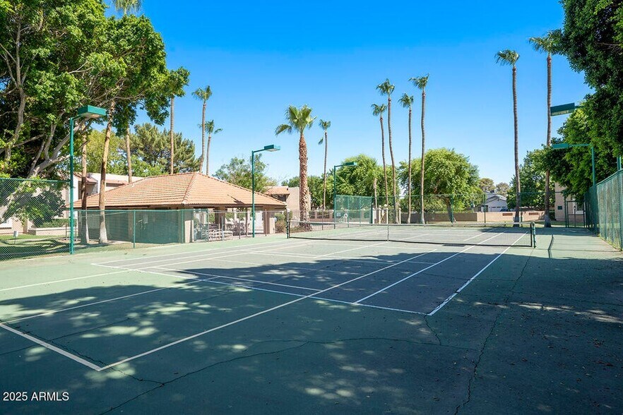 Tennis/ Pickleball Courts - 2146 W Isabella Ave