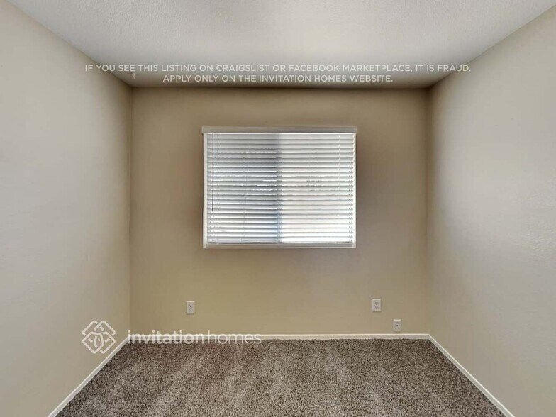 Building Photo - 1308 E Artesian Way