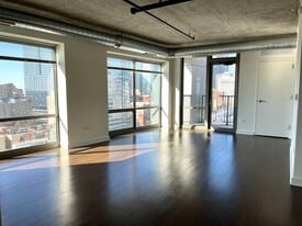 Building Photo - 800 S Clark St
