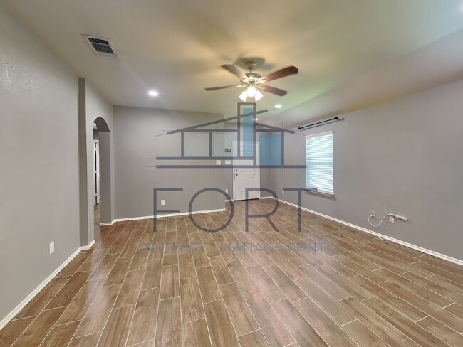 Building Photo - PERFECT HOME IN PRINCETON!