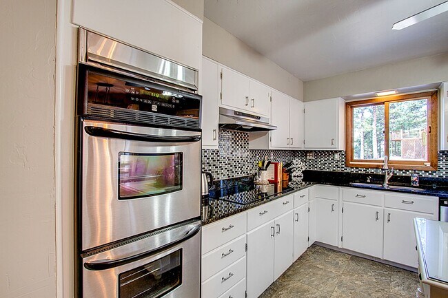 Building Photo - Peaceful 5 bdrm Mountain retreat in Woodla...