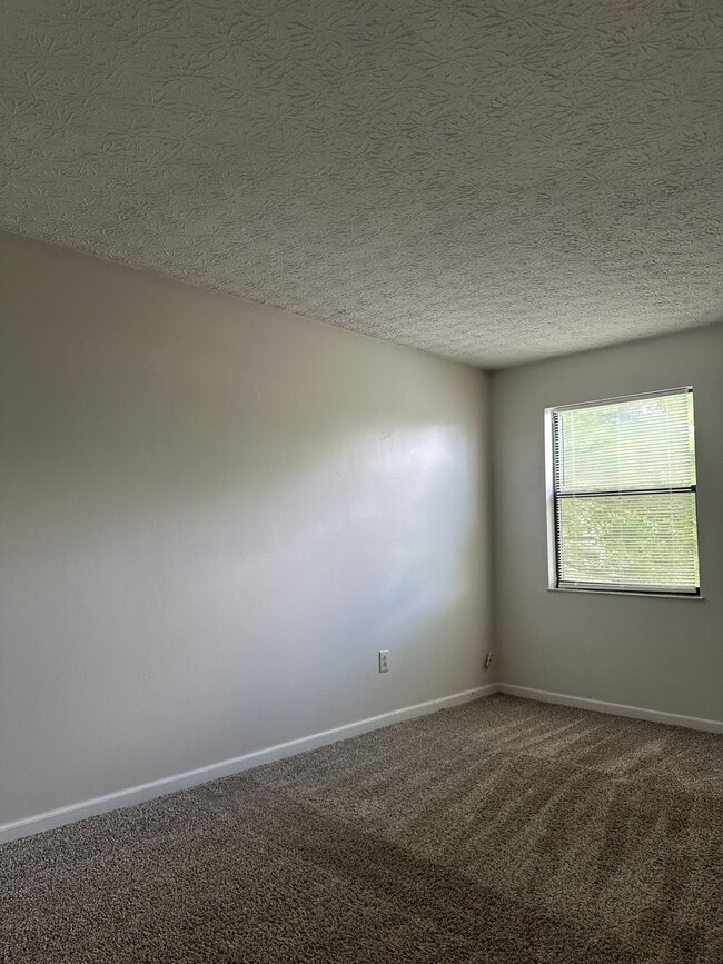 Building Photo - 3 Bedroom 2.5 Bath Townhome available in H...