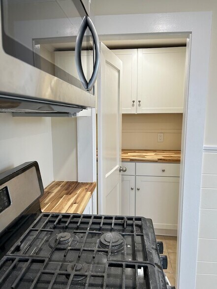 Building Photo - 409 Adams St