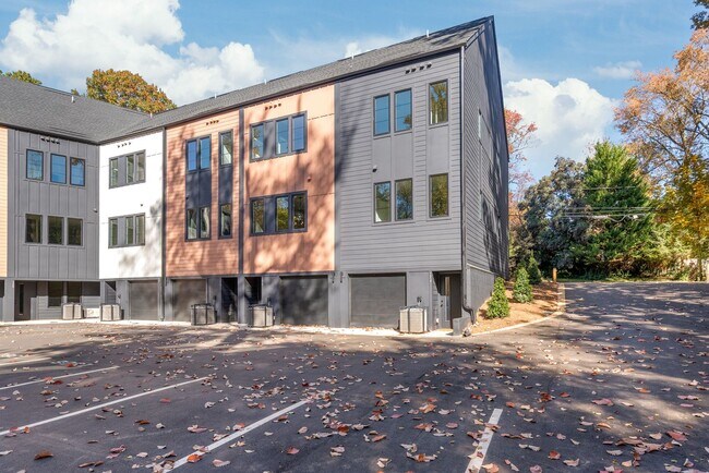 Building Photo - Modern Living in the Heart of Plaza Midwood!