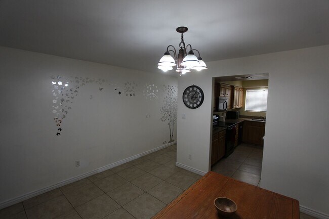 Building Photo - Furnished 2BR, 2BA Condo in University Heights