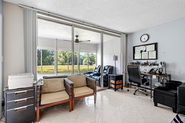 Building Photo - 3151 S Palm Aire Dr