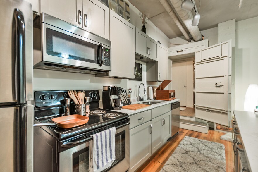 Building Photo - The Land Bank Loft Apartments