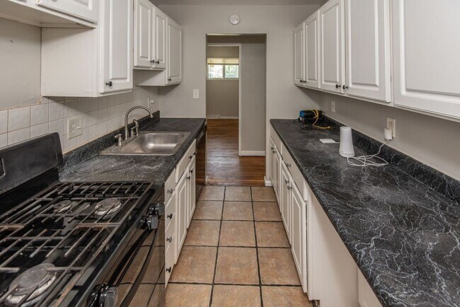 Building Photo - 104 Glen Garry Rd