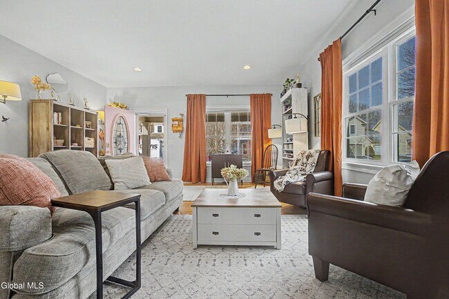 Building Photo - 8 Furlong St