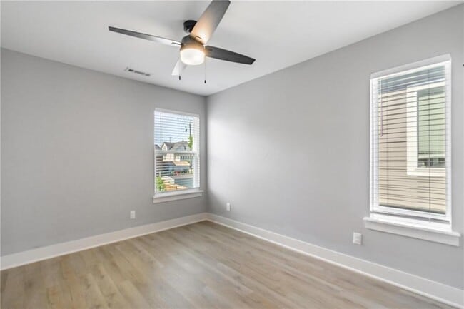 Building Photo - 608 W Maple St
