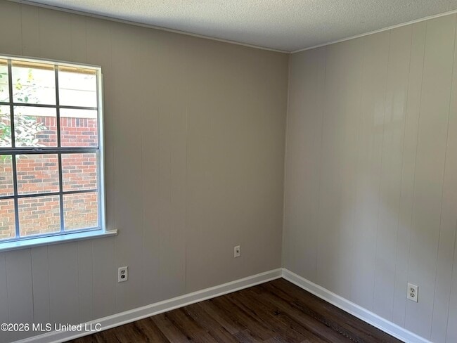 Building Photo - 7397 Meadowbrook Dr