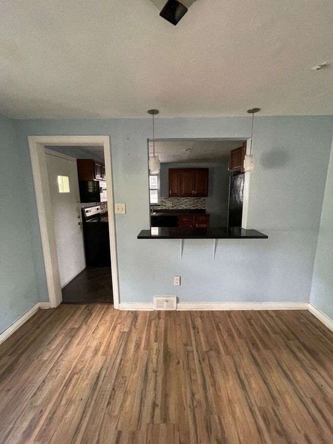 Building Photo - 2 bed 1.5 bath home in Pittsburgh Pa!