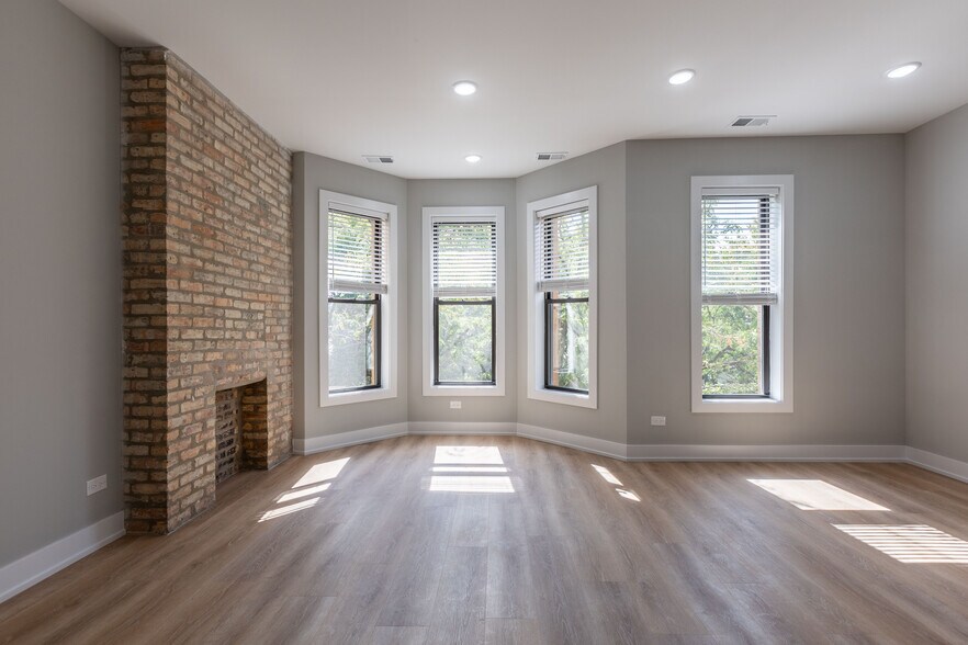 Building Photo - 423 W Belden Ave