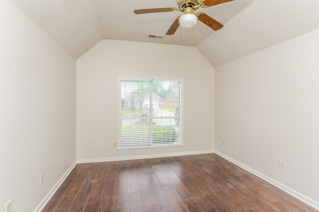 Building Photo - 4111 Meadow Ct Dr
