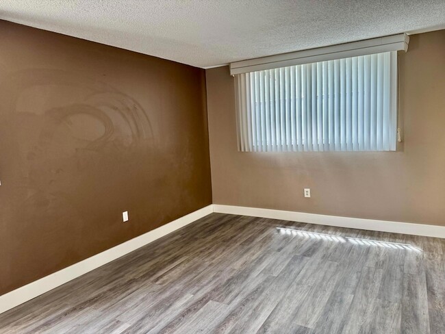 Building Photo - 1800 SW 81st Ave