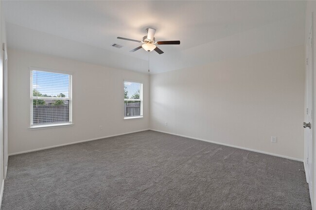 Building Photo - 323 Jewett Meadow Dr