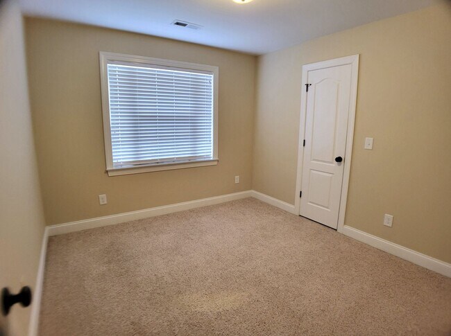 Building Photo - Gorgeous 3BD/2.5BA home with large upstairs bonus room and a 2 car garage in Clayton/Garner area!