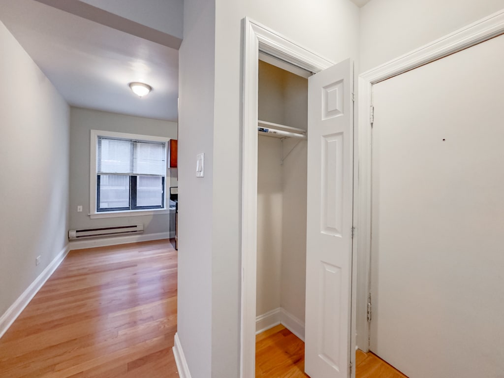 Building Photo - 3733 N Pine Grove Ave