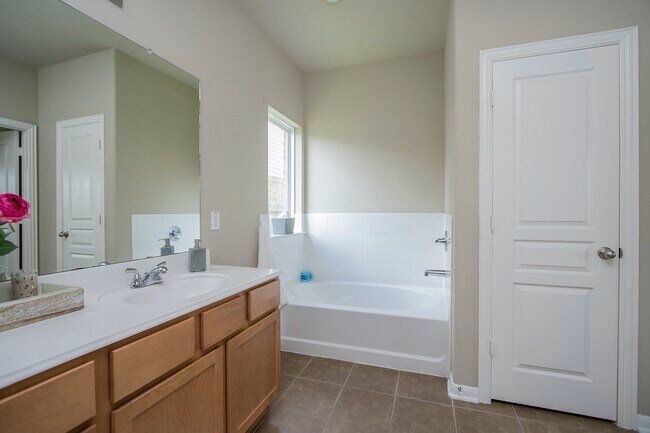 Building Photo - 2209 Onyx Ct