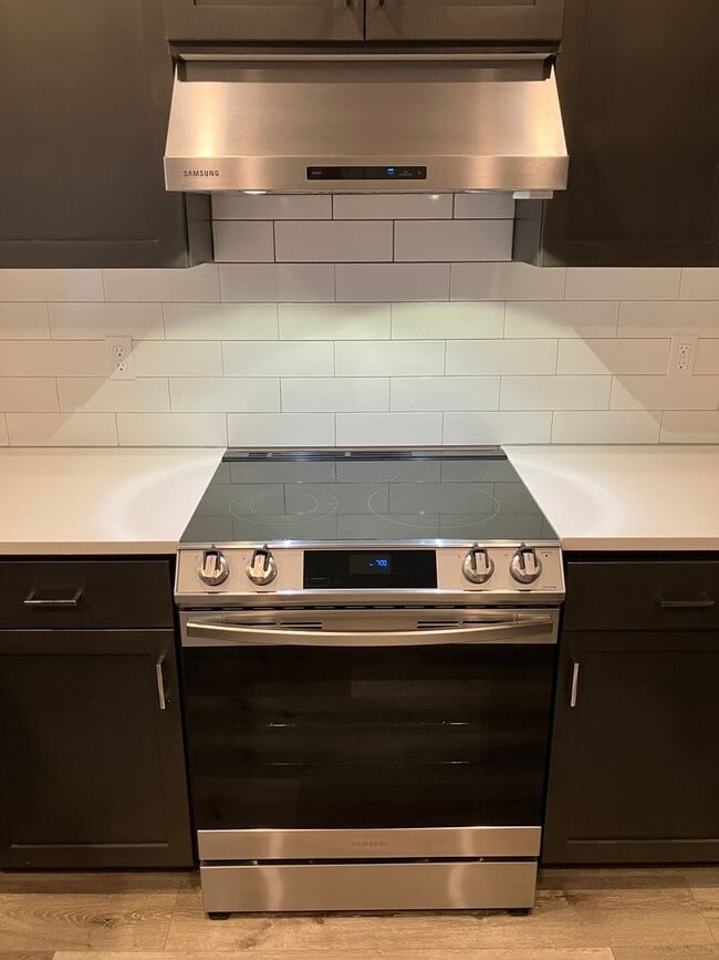 Building Photo - Large Three Bedroom Home in Sustainable South Salem Community