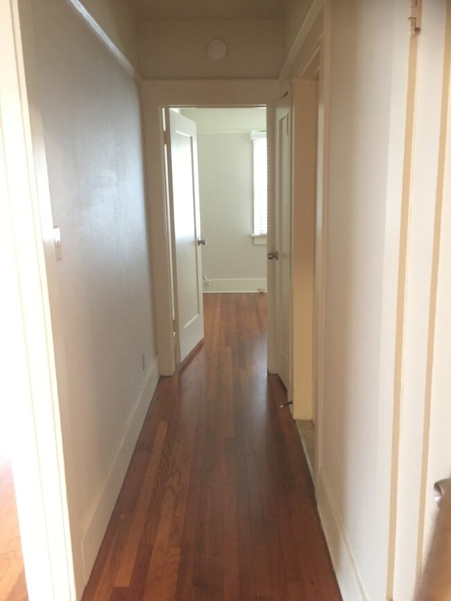 Building Photo - Cute House Less than 2 Blocks to Morley Fi...