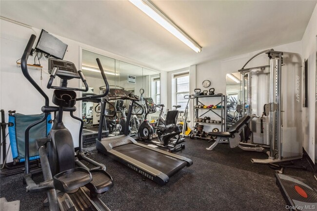 Building Photo - 855 E Broadway