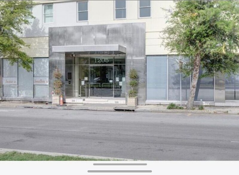 Building Photo - 1205 Saint Charles Ave