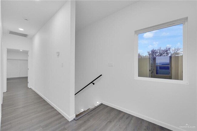 Building Photo - 211 N 28th St