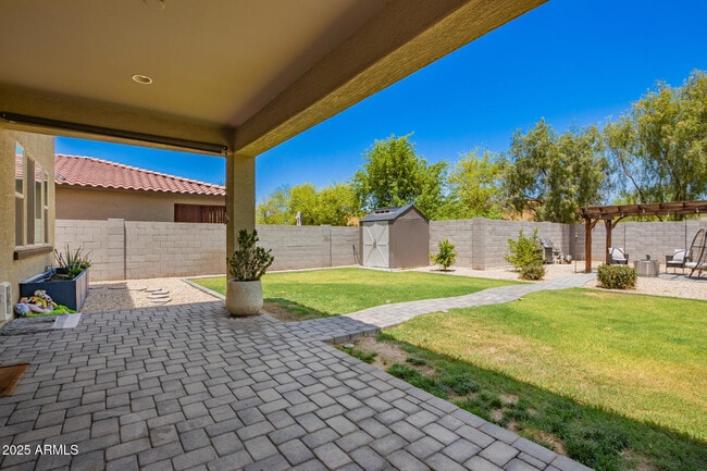 Building Photo - 2510 E Fawn Dr