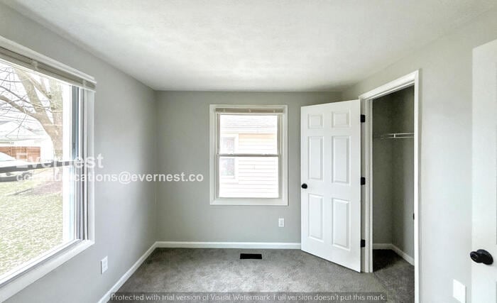 Building Photo - 949 S Harris Ave