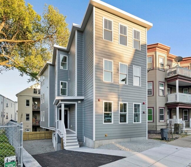 Building Photo - 52 Bellevue St